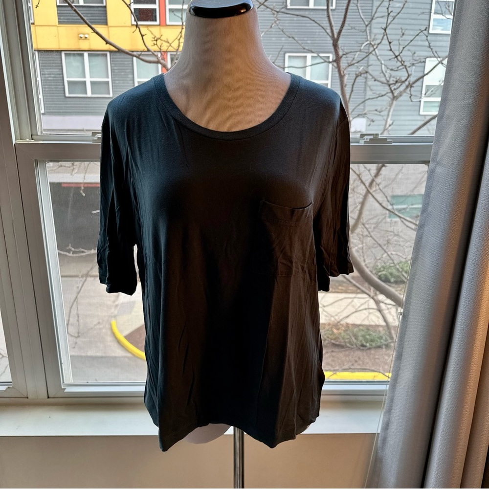 GAP Black Short Sleeve Pocket Tee